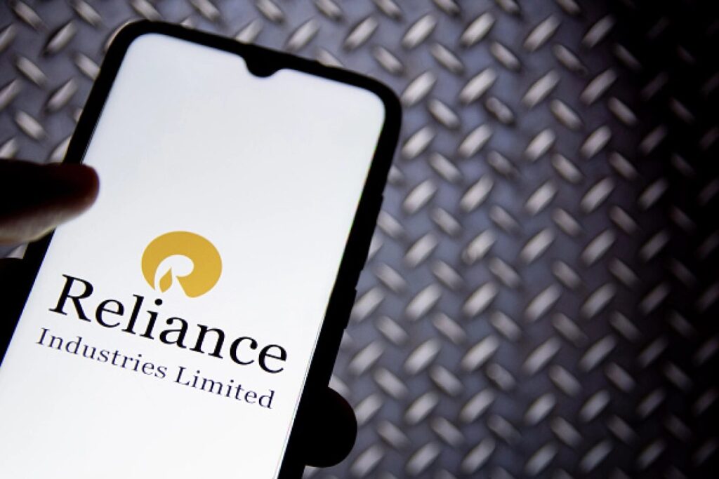 Reliance Share Price Fluctuating